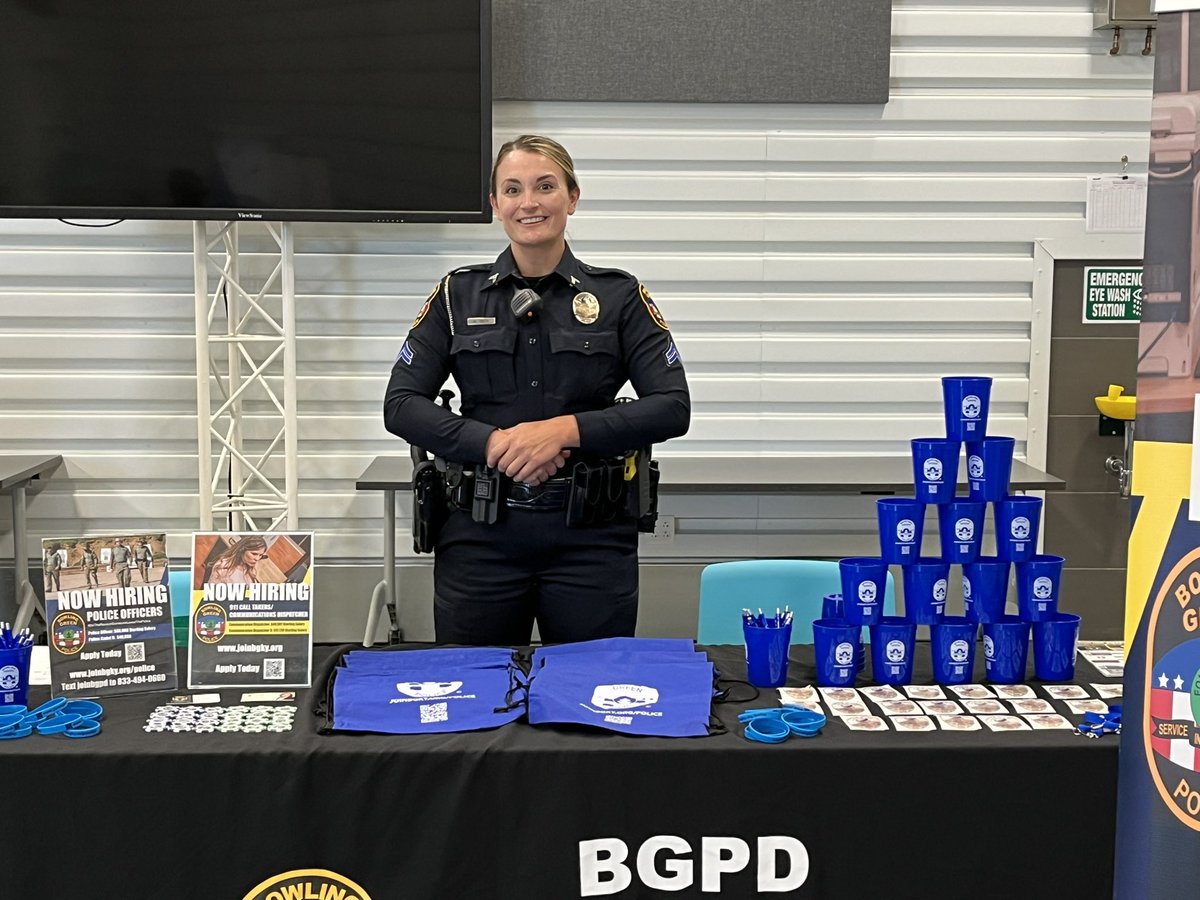 It was a great homecoming for Officer Smith as she joined Dispatcher Pryor and other city staff for the Logan County Career Fair today. Officer Smith is a native of Russellville and spoke to students about careers with the Bowling Green Police Department. Joinbgky.org/police
