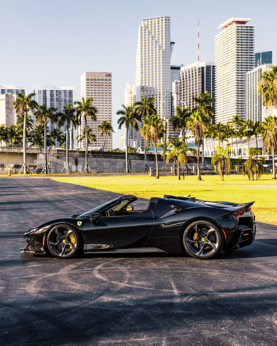 Went to Miami with a Black / Yellow Ferrari SF90 Spider 🙂‍↔️🪽