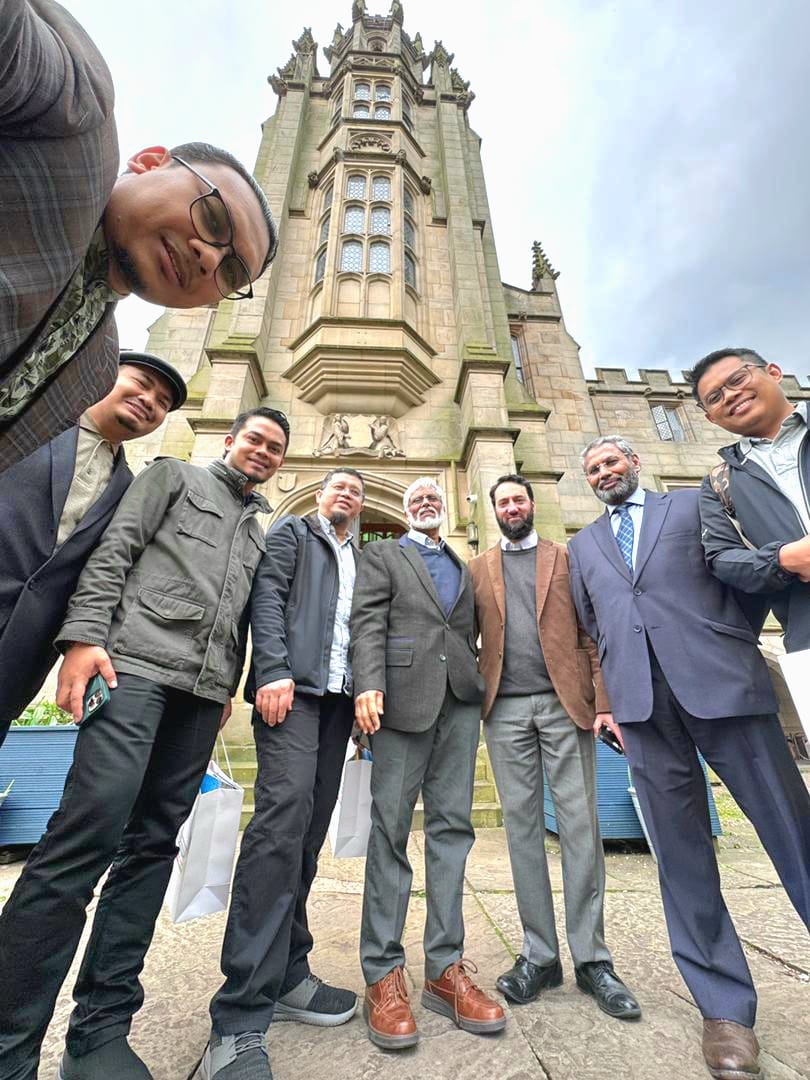 🌟 Alhumdulillah, it was our pleasure to welcome a delegation from Malaysia today, headed by Malaysian MP Afnan Hamimi Dato Taib Azamudden. 
Their visit focused on discussing potential areas of collaboration and strengthening ties. 
#BMHC #Manchester #Islam #Muslim #oneummah