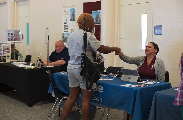 AzCities's tweet photo. 📍@Tempegov "Nearly 120 unsheltered individuals and families received help at last week's Project Connect, a one-day event designed to assist those in need with life-changing resources.”
https://t.co/iIEYdinoWr https://t.co/UMEHydkzgH