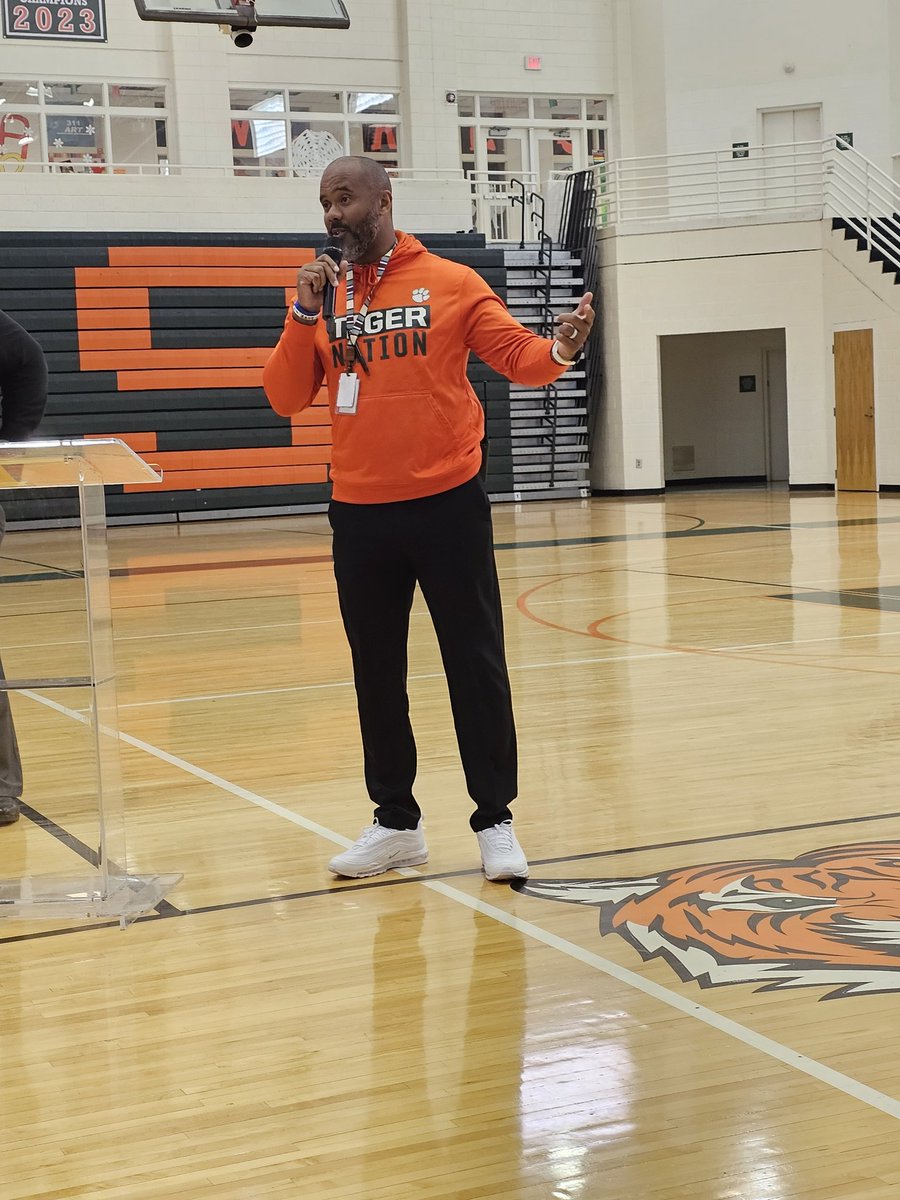 Happy Principal's Day to the leader of Stockbridge High School. He is a visionary who builds capacity and empowers his faculty, staff, and students to meet the Stockbridge Standard. Continue leading the charge to excellence. @DrJamesT @NajeKool @SHS_HCS