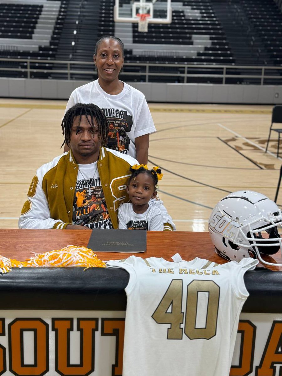 No athletes left behind at South Oak Cliff! Shout out to Solomon Fowler as he signs his National Letter of Intent to Texas Lutheran University! @SOCGoldenBearFB