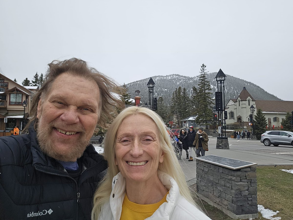 Enjoying the cold, windy, snowy village of Banff inside the @BanffNP!