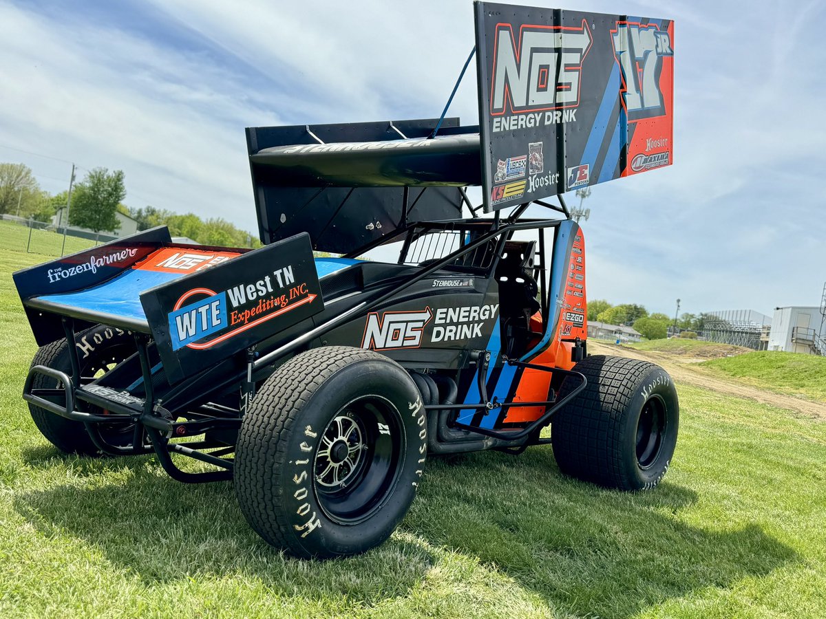 Making his 2024 World of Outlaws @NosEnergyDrink Sprint Car season debut is @StenhouseJr! The @SJMRacing17 bossman brought the @NosEnergyDrink #17JR to @JaxSpeedway for his first World of Outlaws race since 2019!