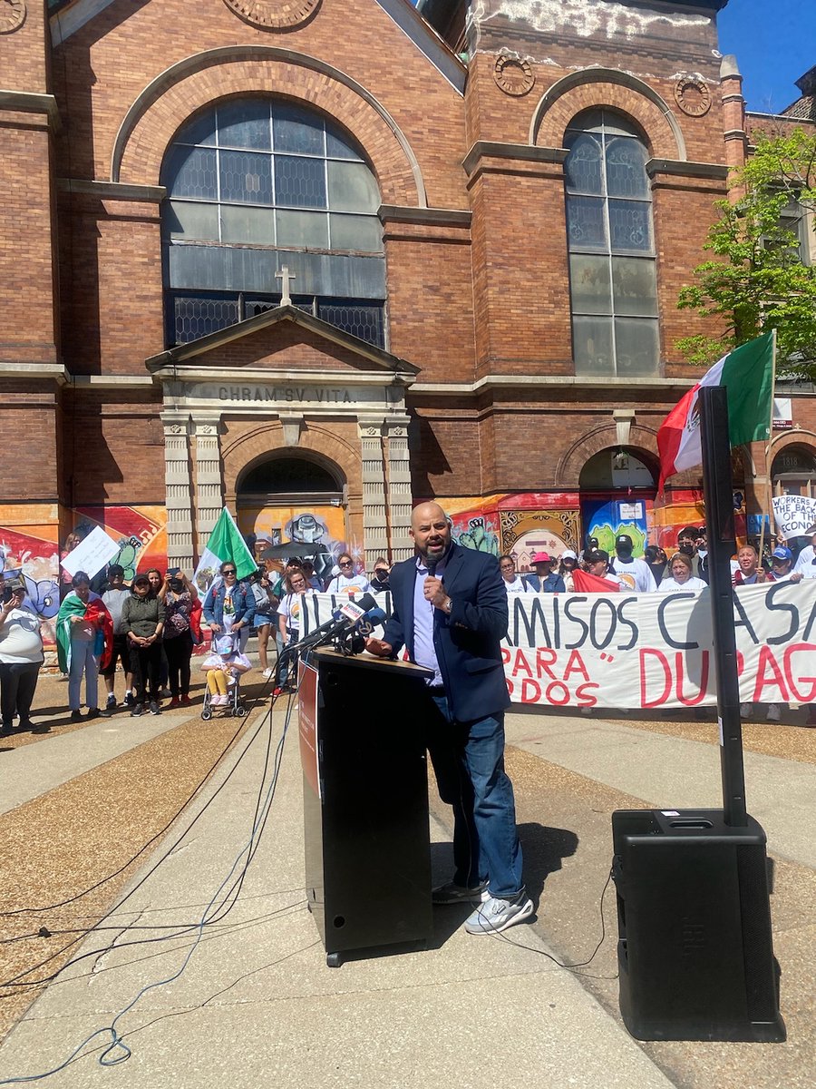 On May 1st, we celebrated May Day in support of workers around the globe by uplifting the struggle of undocumented workers here in Chicago that deserve the right to work! 

Whether they just got here or have been here for decades, @POTUS should deliver #WorkPermitsforAll!