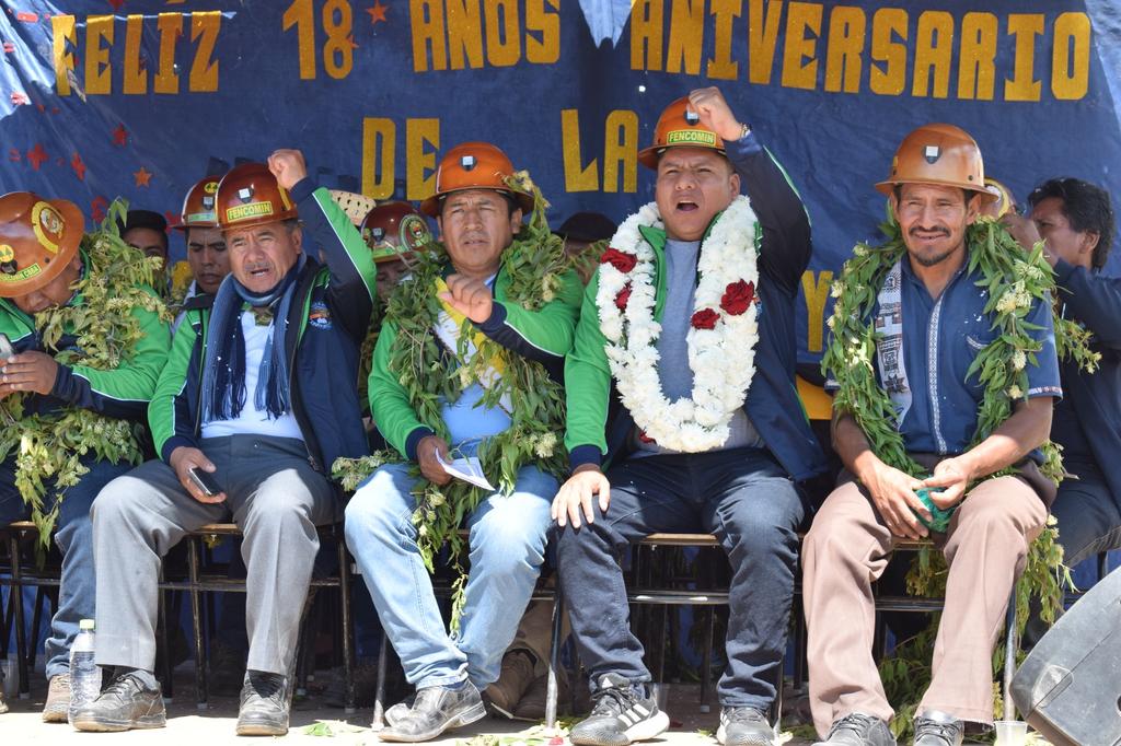 Esta jornada significativa para el #TrabajadorBoliviano, celebramos el 18 aniversario de la Cooperativa Minera '1° de Mayo RL Kalliri' de la Provincia Arque. ¡Muchas Felicidades! #LealesSiempreTraidoresNunca