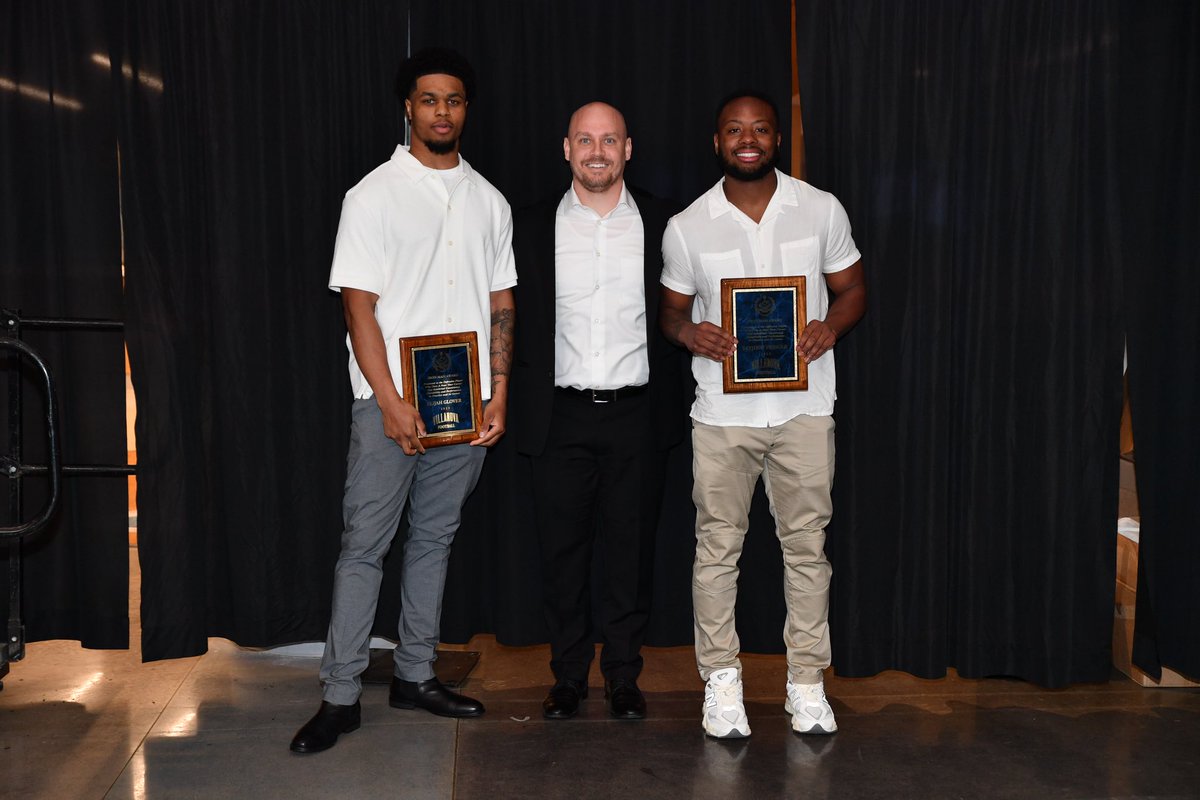 The Iron Man Award — Presented to players who over a four year career have exhibited consistency, durability and performance in practice and games Rayjuon Pringle @pringlegolive & Elijah Glover @laaj3k