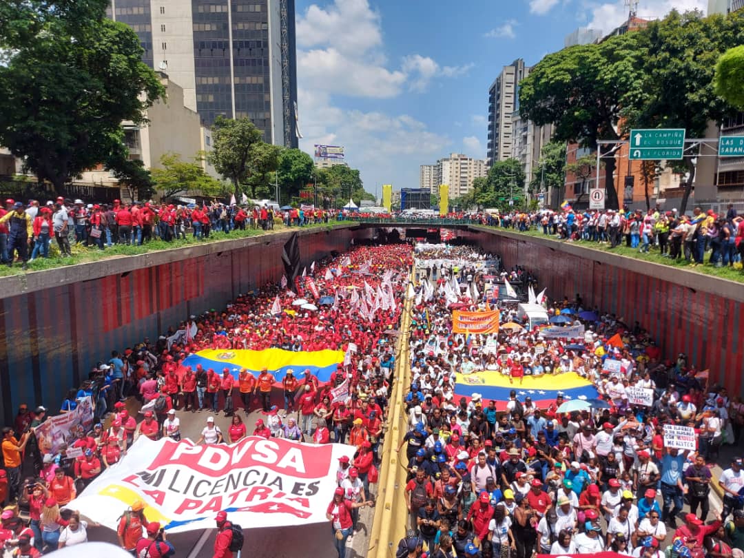 Fuerza trabajadora venezolana se moviliza por la paz y la prosperidad nacional 🇻🇪 'Los trabajadores, las trabajadoras, el pueblo, las mujeres y la juventud se lanzaron a las calles a decir: Biden levanta las sanciones ya basta de bloqueo imperialista', expresó el Presidente…