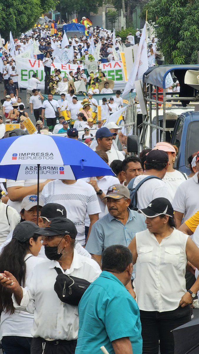 Miles de representantes de la verdadera Clase Trabajadora continúan desplazándose hacia el Redondel México, en la marcha en conmemoración al #DíaInternacionalDelTrabajador

#1DeMayo 
#UnidosMarchamos