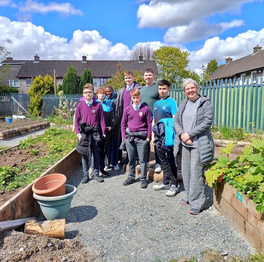 Thank you to The Allotments @StMunchinsCC for showing our 6th yr LCA Garden Design pupils around all the wonderful food production and hard work that is going into this community garden. @LCETBSchools