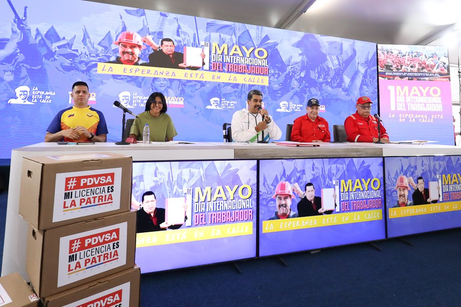 🔵 #AHORA | El presidente Nicolás Maduro anuncia el aumento del ingreso indexado a 130$, en el marco de la celebración del día internacional del trabajador y trabajadora.