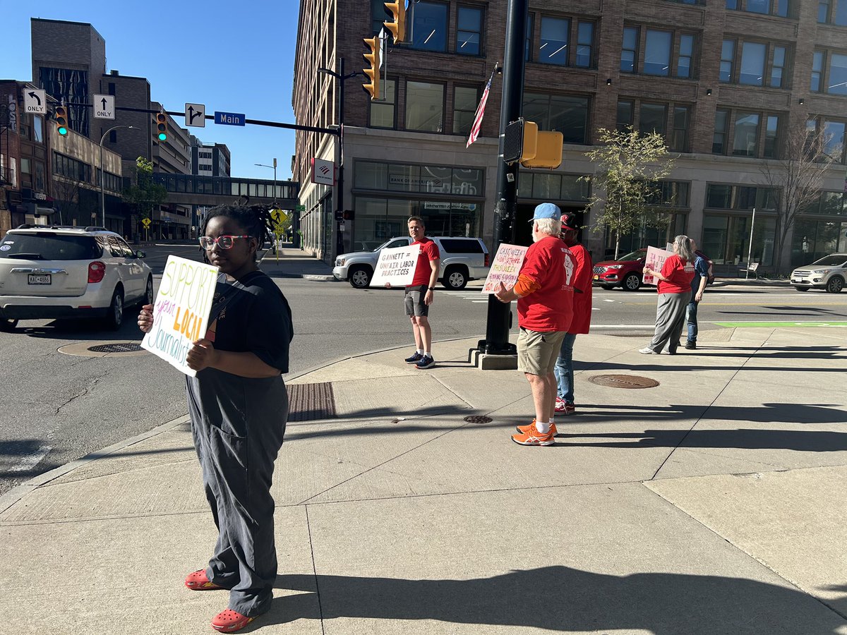 Living wages! No layoffs because of AI! A fair contract! 

We’re in downtown Rochester *right now* to make some noise for the fair contract we deserve ✊

#mayday #faircontractnow #supportlocaljournalism