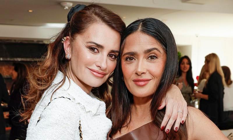 El emotivo mensaje de Salma Hayek a Penélope Cruz en su cumpleaños 50 hola.com/us-es/celebrit…