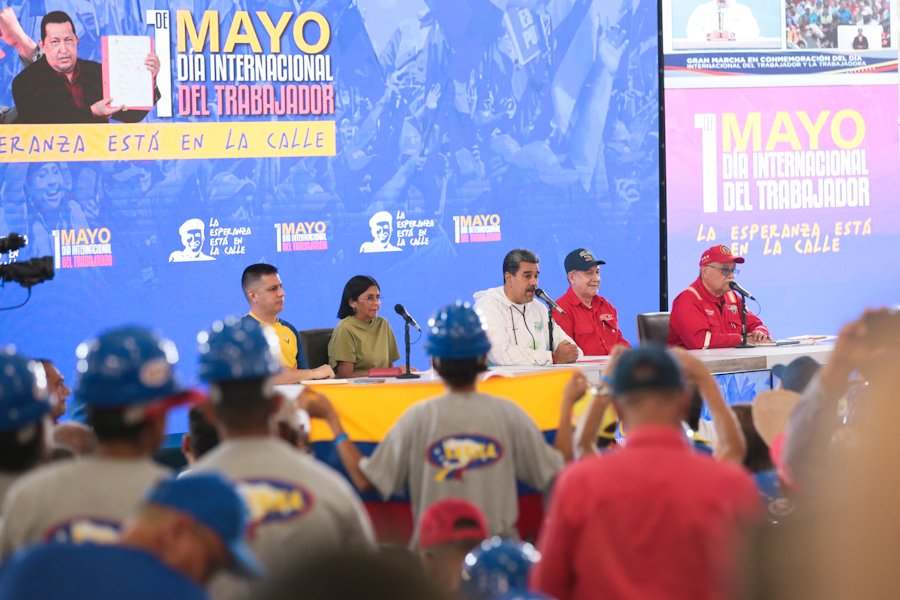 #Entérate El presidente @NicolasMaduro denunció chantaje permanente del imperio norteamericano y dijo que, tras el anuncio de Estados Unidos, se generaron perdidas parciales por encima de los 2 mil millones de dólares para este cuatrimestre en los ingresos