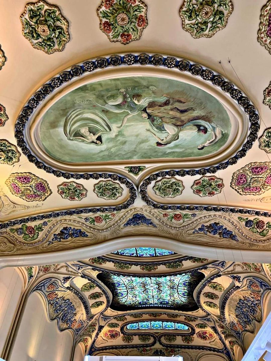 Spectacular ceiling with stuccos, paintings and stained glass windows of the Old Gran Café Nacional in Barcelona.
Between 1906 and 1907 it was renovated by the architect Jeroni F. Granell in the Modernist style, and it was inaugurated in June 1907.
