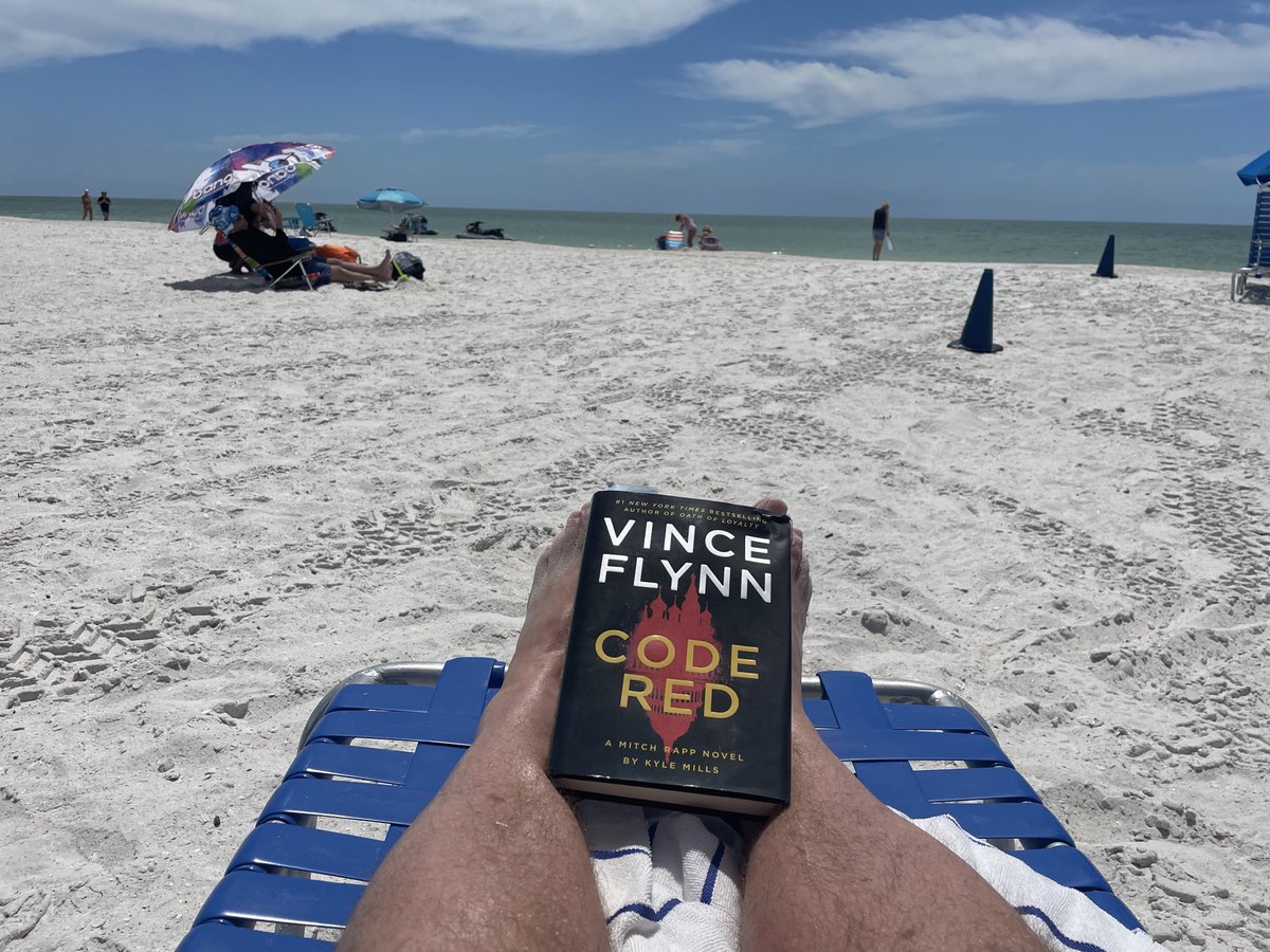 ⁦@VinceFlynnFans⁩ ⁦@VinceFlynncom⁩ ⁦@KyleMillsAuthor⁩ A beautiful couple days to read an awesome book #MitchRapp