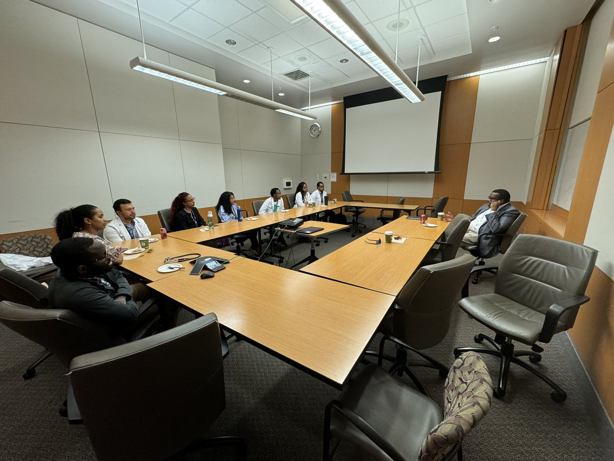 An intimate mentorship gathering with @HicksLeroi. Hanging with some of my favorite people @OSUWexMed @OhioStateMed @OSUMedPedsRes @OhioStateIMRes @AishaWhiteMD @MengeshaMed @A_DelermeMD @Shane_S_Scott @OlojoTemi #EvelynPintzGR