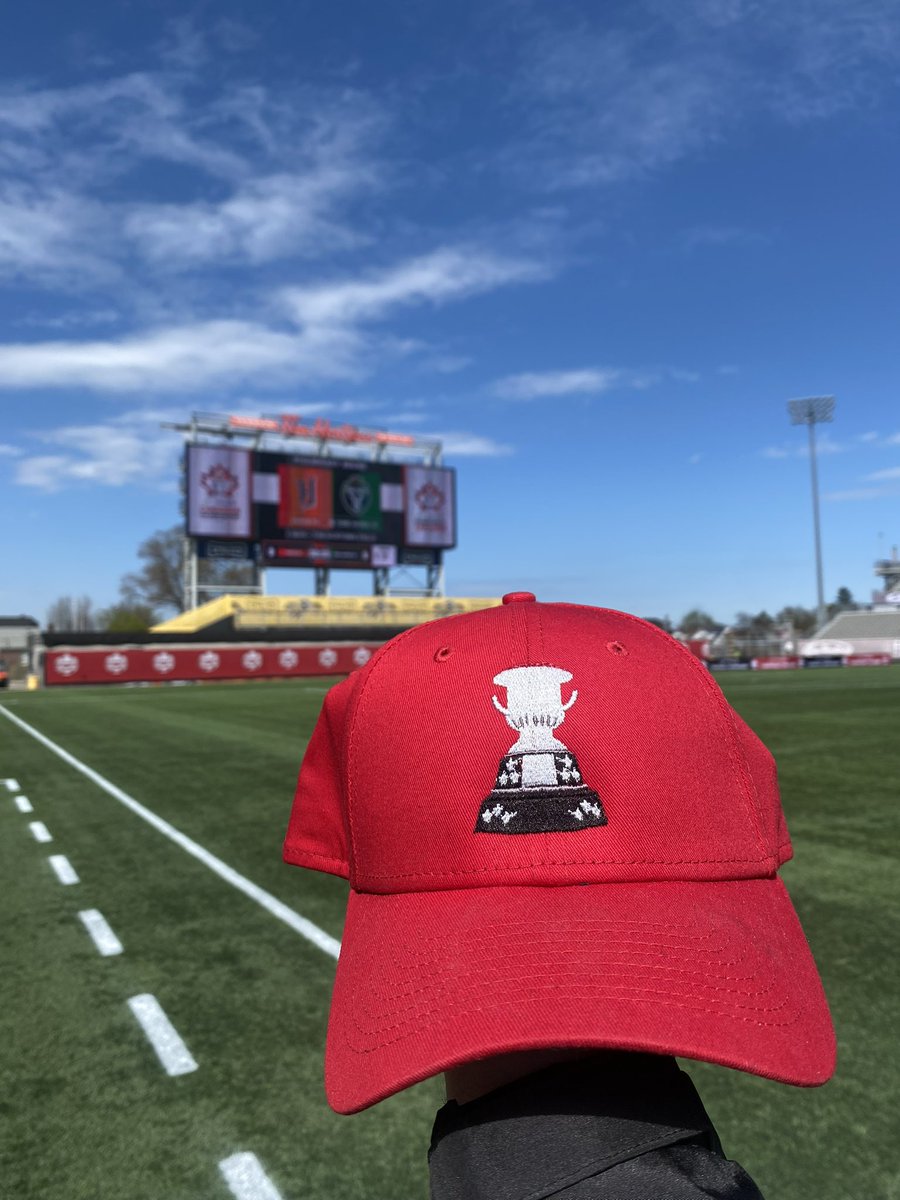 While you’re getting ready for the continuation of the Voyageurs Cup tonight, celebrate with some Voyageurs Cup merchandise. It can be found in our online store. thevoyageurs.org/store/category… Thanks to James Hutton for hand-modelling. 😁