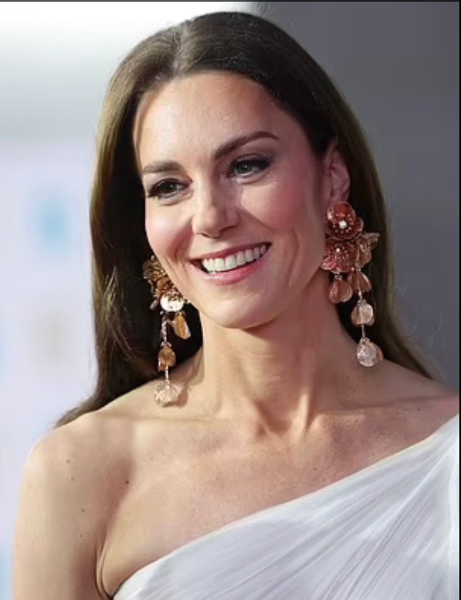 Just smile like #Catherine #PrincessCatherine #KateMiddleton #PrincessofWales #MeghanMarkleIsAConArtist #MeghanMarkleIsAGrifter #WAAAGH #WalmartWallis #WorldWidePrivacyTour #HarryandMeghanExposed #MeghanMarkleAmericanPsycho