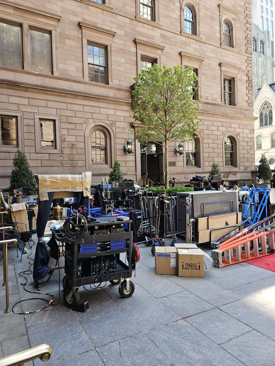 @olv AMM LLC filming set at Lotte hotel on Lexington. I believe this is The Materialists with Dakota Johnson, Chris Evans and Pedro Pascal #DakotaJohnson #ChrisEvans #pedropascal