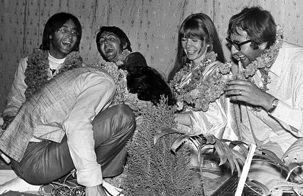 THE BEATLES & FRIENDS LAUGHING #TheBeatles #Beatles #JohnLennon #PaulMcCartney #GeorgeHarrison #JaneAsher #MalEvans