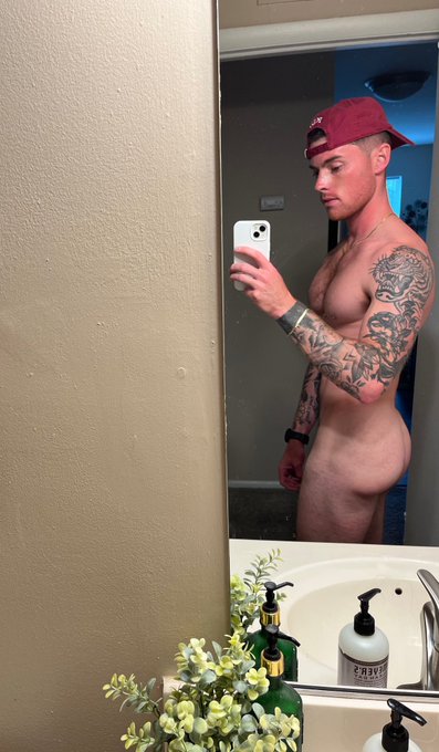 Work from home attire: https://t.co/pdGlzH4GWj