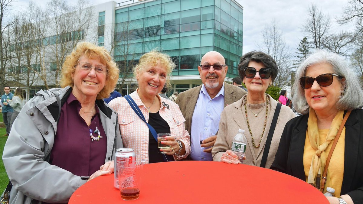 ❤️ Last month, #SJUAlumni from @stjohnssi joined Rev. Brian J. Shanley, O.P., to pay tribute to their alma matter. 🎓 If you missed it, there's still time to register for the Staten Island Spring Fest Closing Ceremony on May 10. 🗓️ #StJohns 👉 bit.ly/StJohnsSISprin…