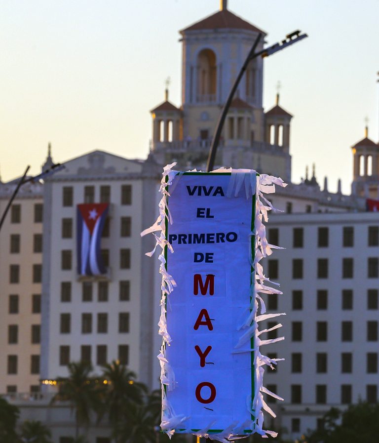 El pueblo habanero volvió a llenar las calles para festejar el día de los trabajadores. Miles de cubanos se congregaron  en la Tribuna Antiimperialista para decir si por la patria. Raúl y Díaz-Canel presiden el acto.
#1roMayo
#PorCubaJuntosCreamos
#MajaguaUnida
#LatirAvileño