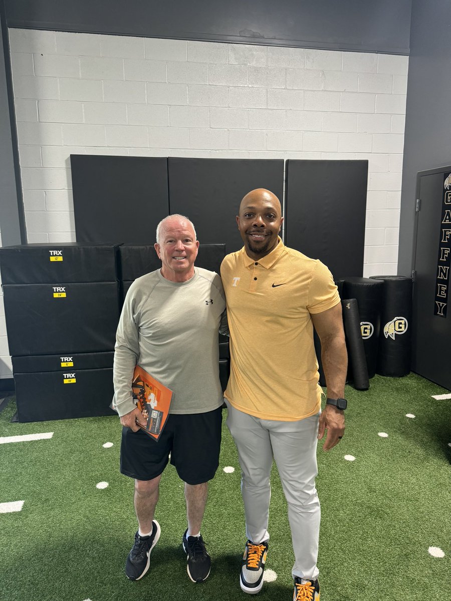 Appreciate @Vol_Football  Coach @DeRailSims for stopping by today and watching our 1st day of Spring Ball 🏈 🏈🔥🔥 #Chasing19