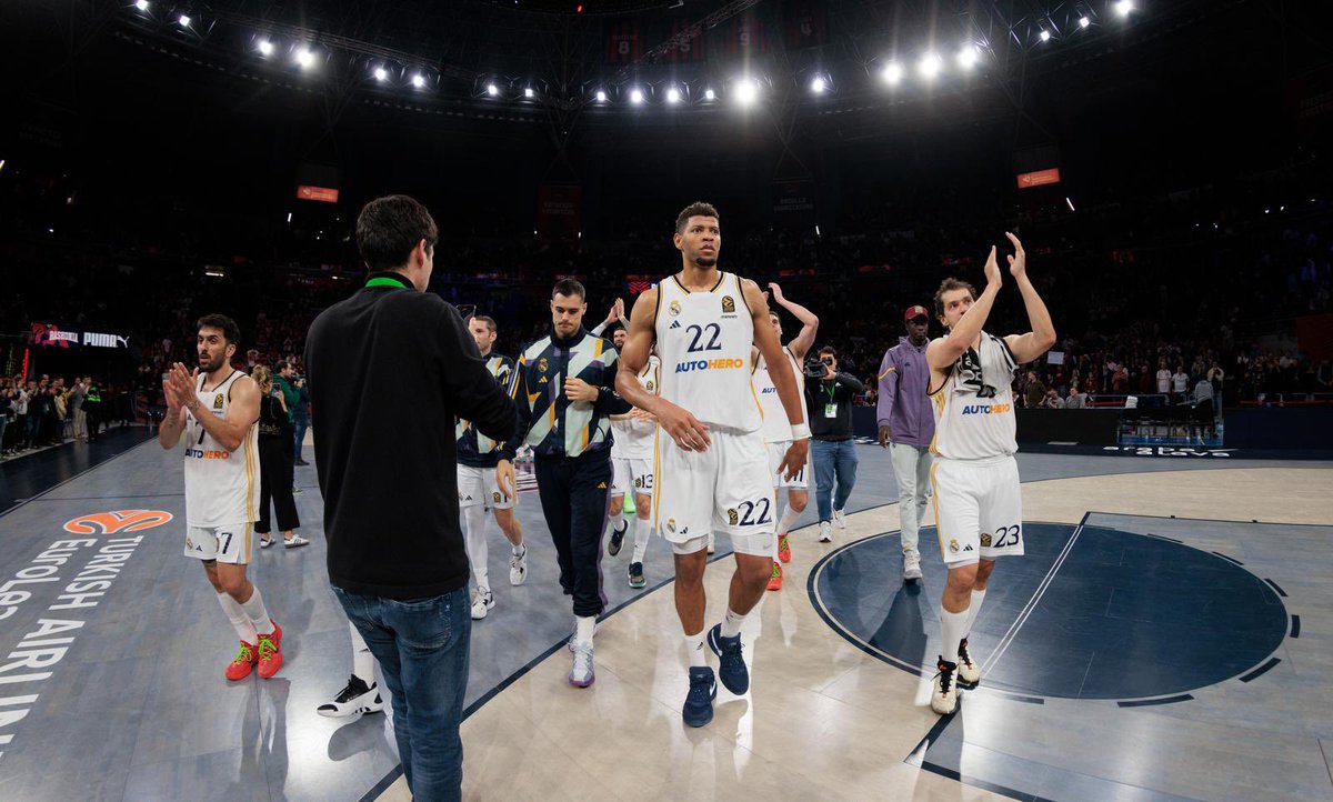 Partidazo en Vitoria que nos lleva a otra Final Four! 
Grande equipo y gracias a los desplazados por el apoyo! 
#HalaMadrid