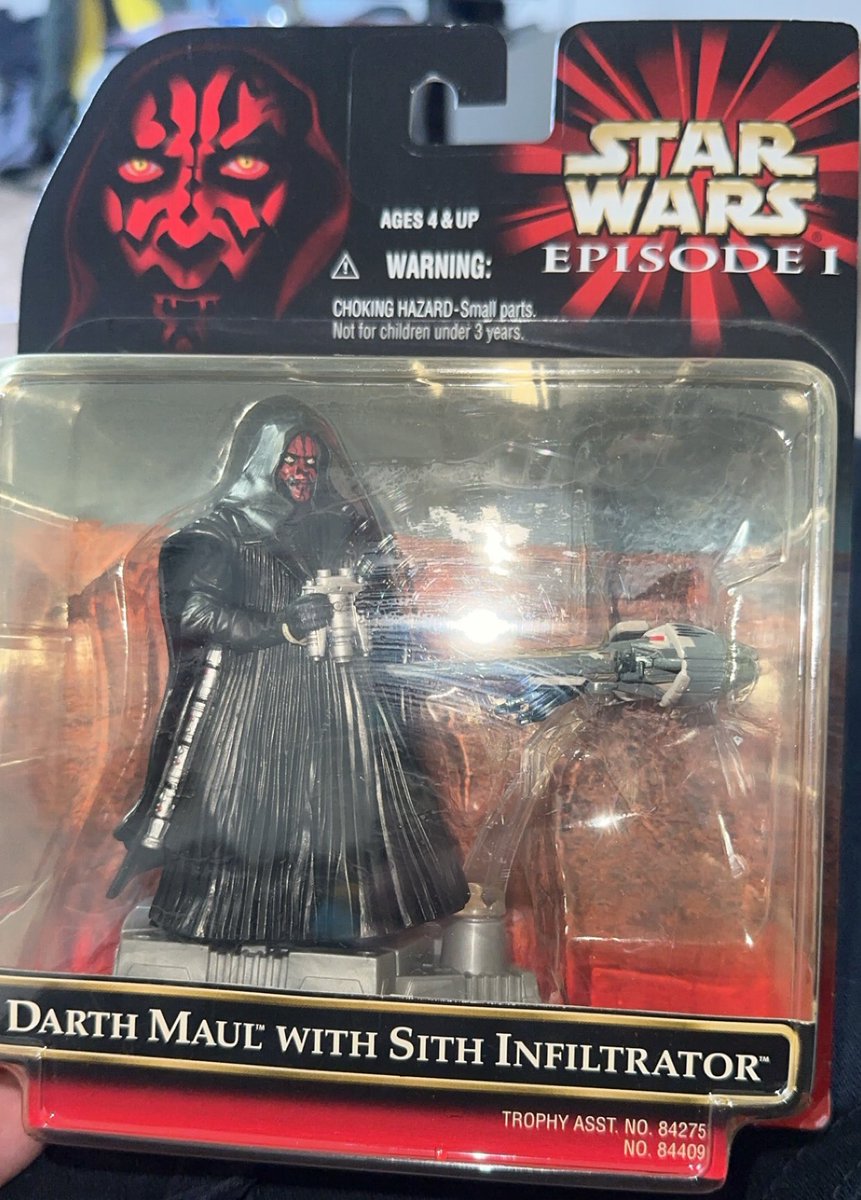 🥳Its My Older Brothers Birthday Today His A Huge Stars Wars Fan. Y'all Think His Going To Like This Darth Maul Collectible I Got Him?¿🤔🤷🏽‍♂️💥

#darkside #StarWars #darthmaul #Episode1