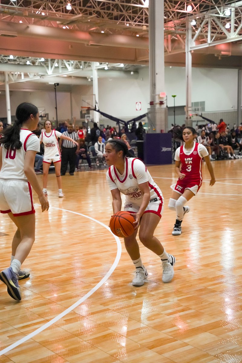 Madi G at Nike Session 1 Boo Williams Invitational. @eDalipe @HamiltonHoops @gbb_club @MovePerformance @BallerzChannel @PGHArizona @GC3Hoops @fleeezeee @swpremieryouth @CoachT_Miller @MA_Johnson1_ @coachpsub @ChrisHansenPSB @CedricCobb_