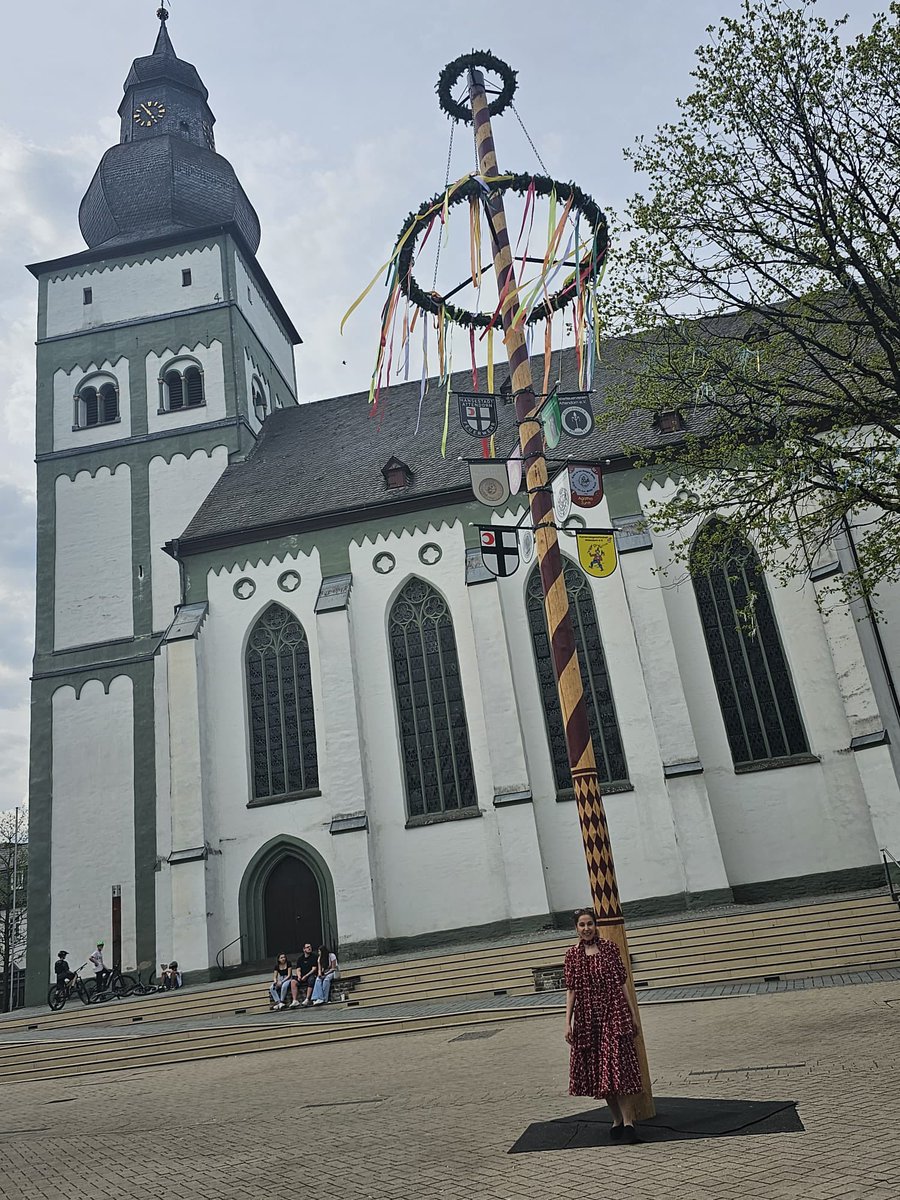 Maibaum/Mayısağacının önünde - Attendorn