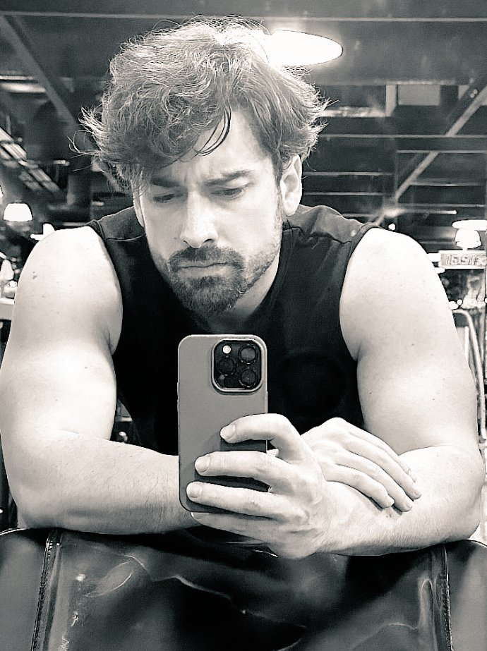 I kiss every one of your moles, and the one on your face is the cutest. You have a lot of them, that means happiness🫠 Happy International worker's day May 01. #AlpNavruz @AlpNavruz