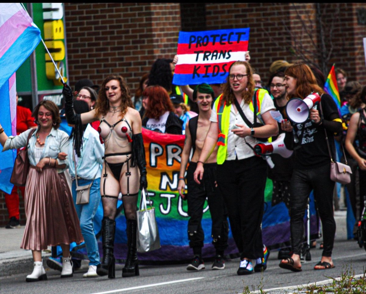 @OttawaCitizen Here’s the poor “nervous” guy we’re supposed to feel sorry for parading thru the streets of Ottawa. He’s the one wearing the breastplate & tassels with fishnet stockings & a garter belt. Men who wear fetish gear degrading to women are pigs. Who’s his friend with the megaphone?