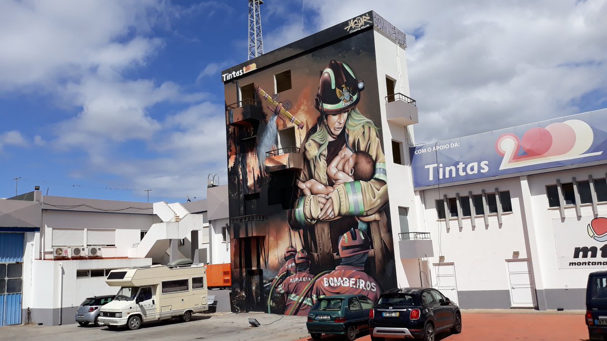 #Silves #Portugal #art #artwork #graffiti #graffitiart #mural #muralart #muralpainting #streetArt #streetstyle #streetarteverywhere #spraypaint #urbanart #wallart