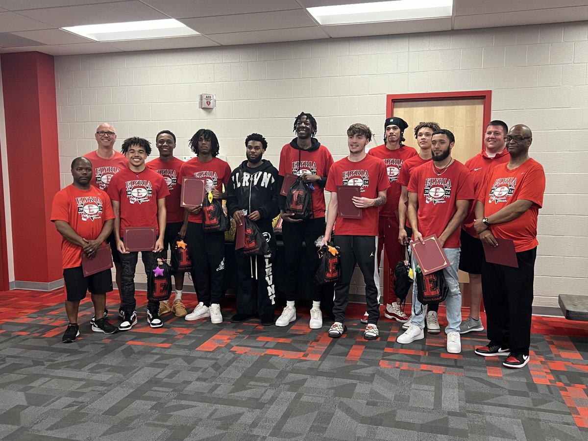 The ⁦<a href="/EHS_BoysBball/">EHS Boys Basketball</a>⁩ team was recognized this evening at the school meeting for their great season! SWC Champions and District Runner-Up! Thank you players and coaches for such a fun season!
