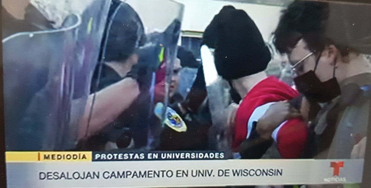 Manifestaciones en las universidades de Columbia y Wisconsin en #EEUU, fueron desalojados brutalmente por la policía de NY, por manifestarse pro #Palestina. Donde queda la libertad de expresión que tantas veces ellos apoyan?. Donde está la democracia?. Hipócritas!