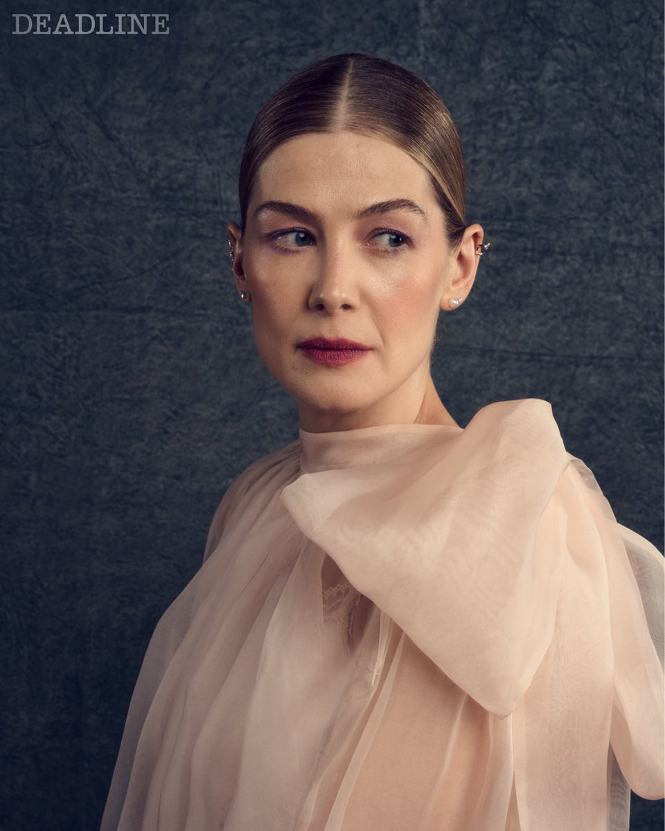 rosamund pike is so insanely beautiful
