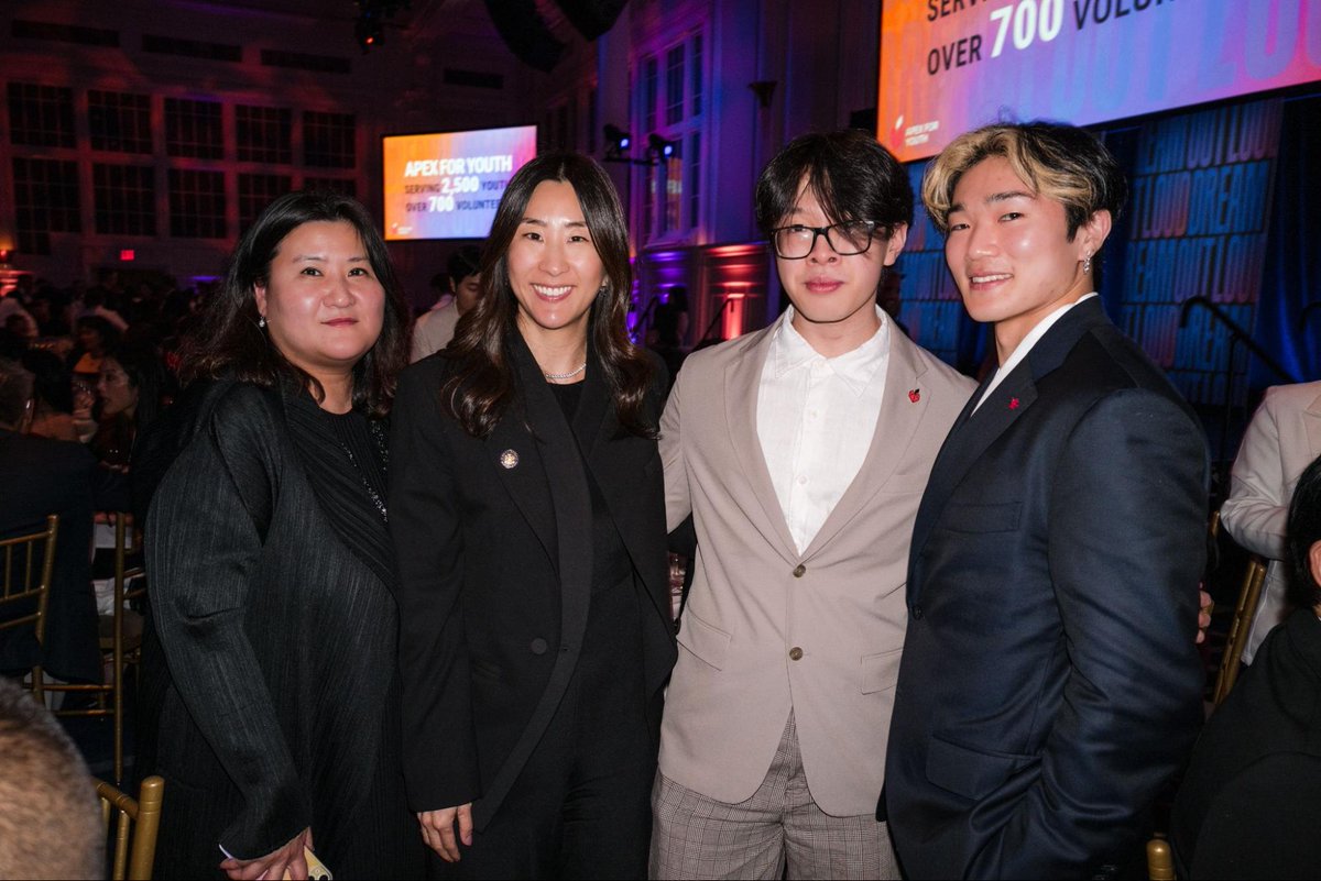 Thank you @ApexForYouth for bringing the Asian community together for the 32nd Annual Inspiration Awards Gala! This year's theme, Dream Out Loud, underscored the organization's work to support Asian youth in New York, helping them build confidence & teaching them to be bold.