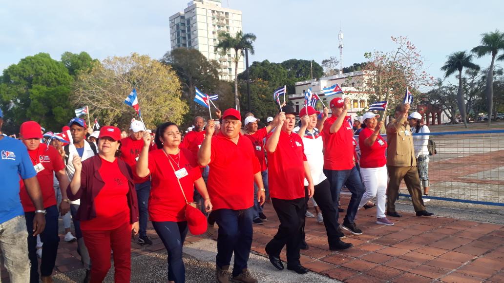 Testimonio gráfico de un desfile patriótico y multitudinario este #1Mayo, impactantes imágenes de la Plaza de la Revolución en #Camagüey colman las redes sociales. Así marchamos hoy en apoyo a la patria, a la Revolución, al Socialismo 🇨🇺 #PorCubaJuntosCreamos #PorCamagueyTodo