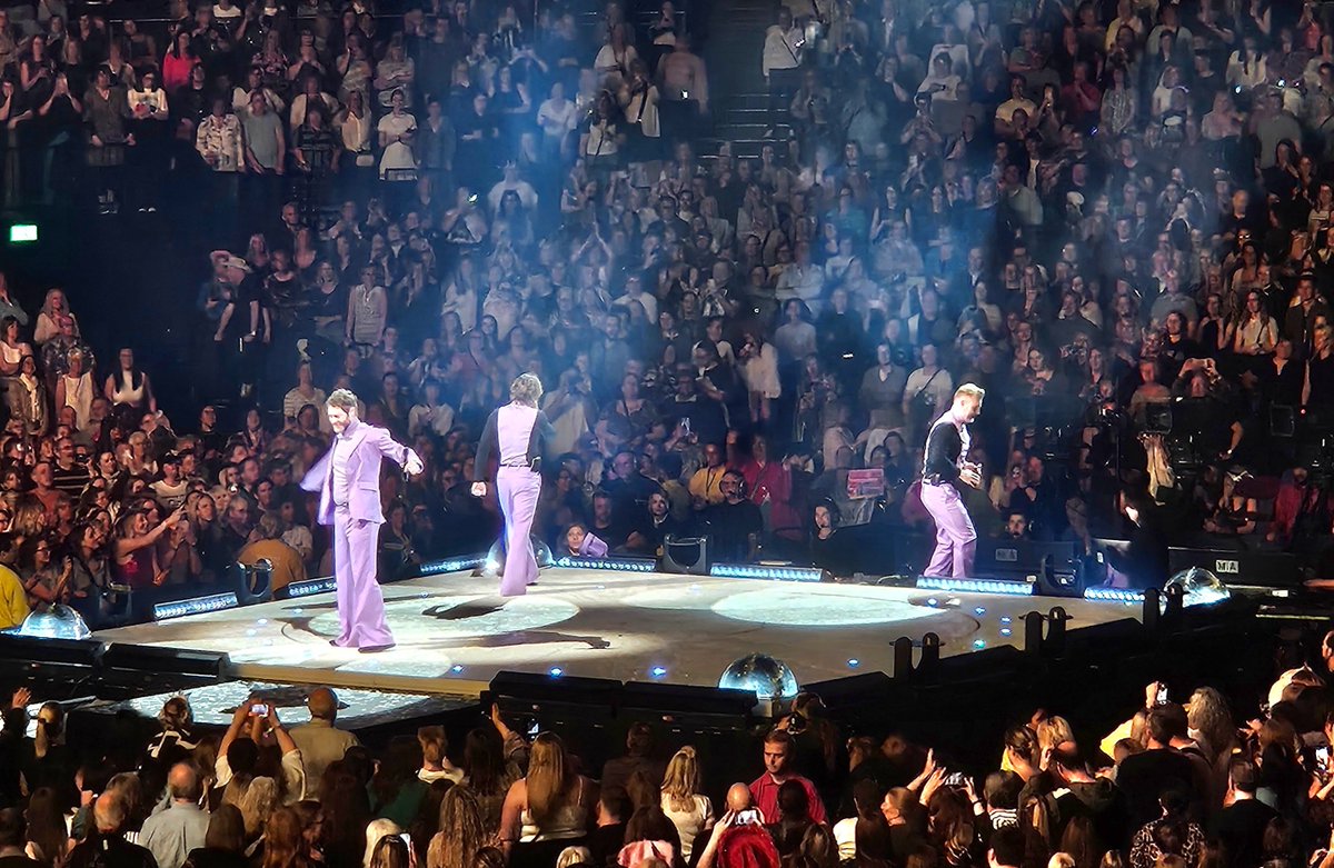 @takethat Thank you for a great night @TheO2. 34 years wow!🥳 I remember going to your first tour at Hammersmith Apollo.❤️ And many more after that.