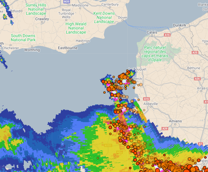 Several new #thunderstorms have developed in the English Channel, heading NW. Brighton could be a pretty good spot to be in right now if these storms don't die out!

Radar from WQRadar.