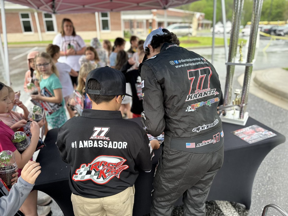 Calling ALL Youth 🔊 Do you know a school aged child who likes getting involved w/ their community or giving back to others? We’d love for YOU to join my @RaceForKids_FDN Youth Ambassador Pit Crew today! Comment or Tag someone who think would love to help us make a difference!