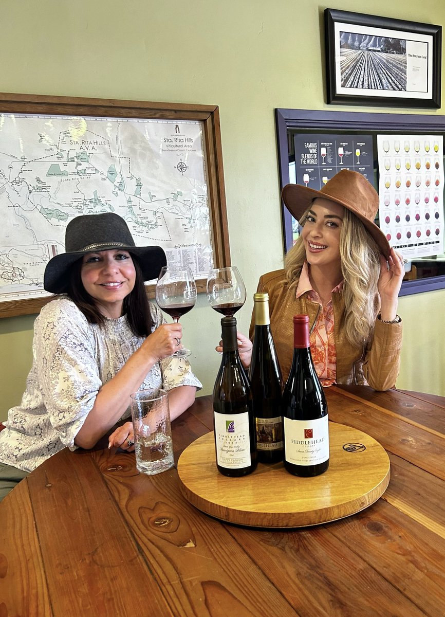 They say the best wines are the ones we drink with friends and we couldn’t agree more!  Cheers! 🍷#fiddleheadcellars #winefriends