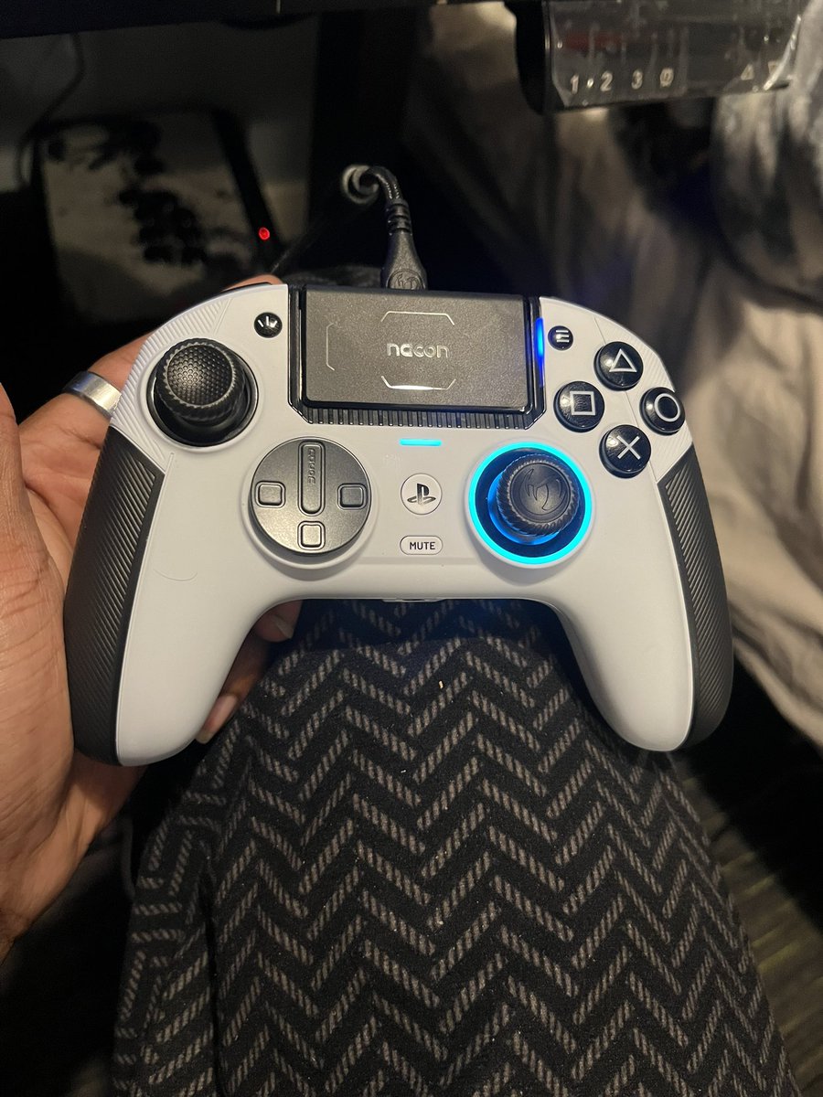 Bought a new controller, stick was making me feel like I got arthritis😂😂