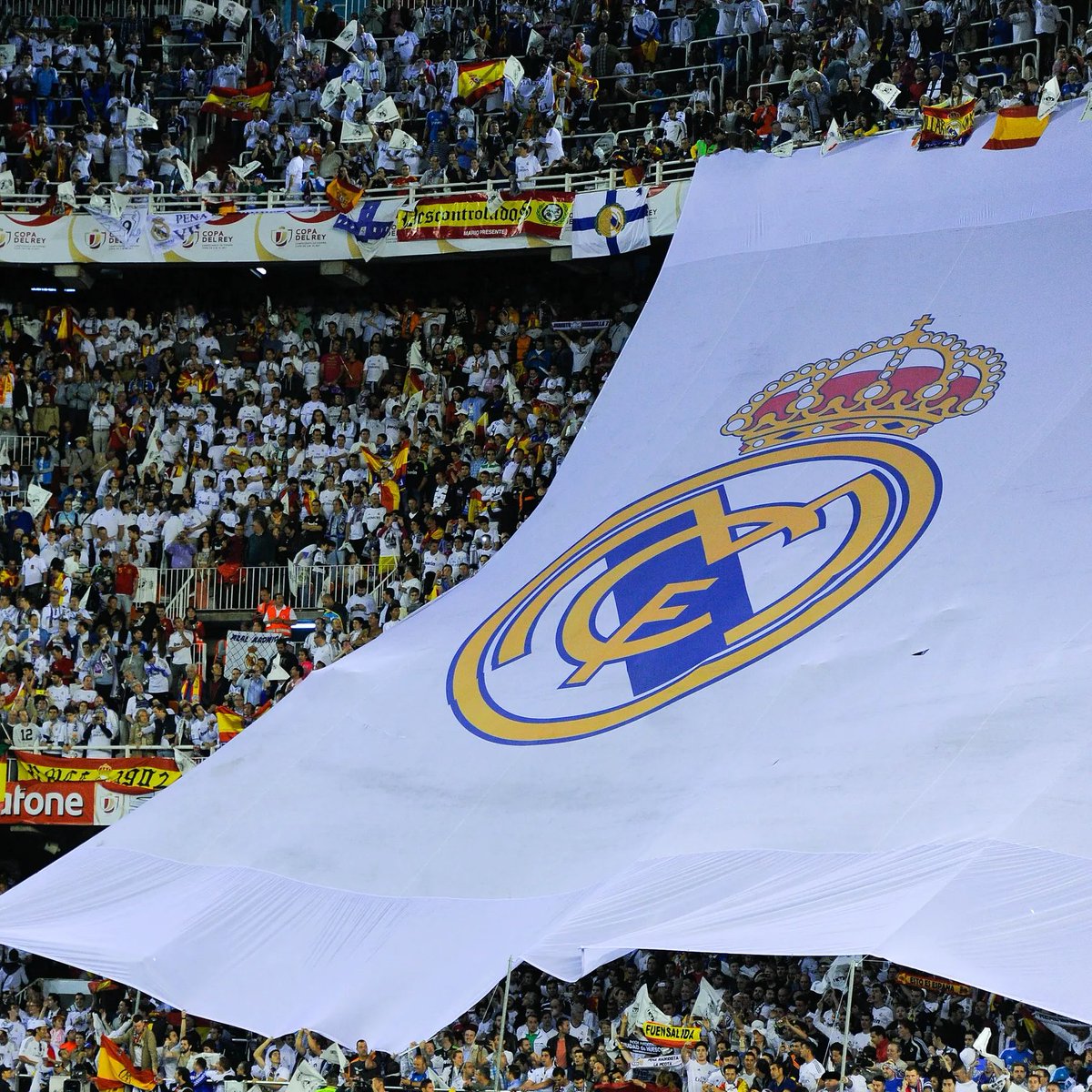 📅12 yıl önce bugün. 

Real Madrid, LaLiga'da puan ve gol rekoru kırarak şampiyon oldu.  

100 puan, 121 gol ve +89 averaj.