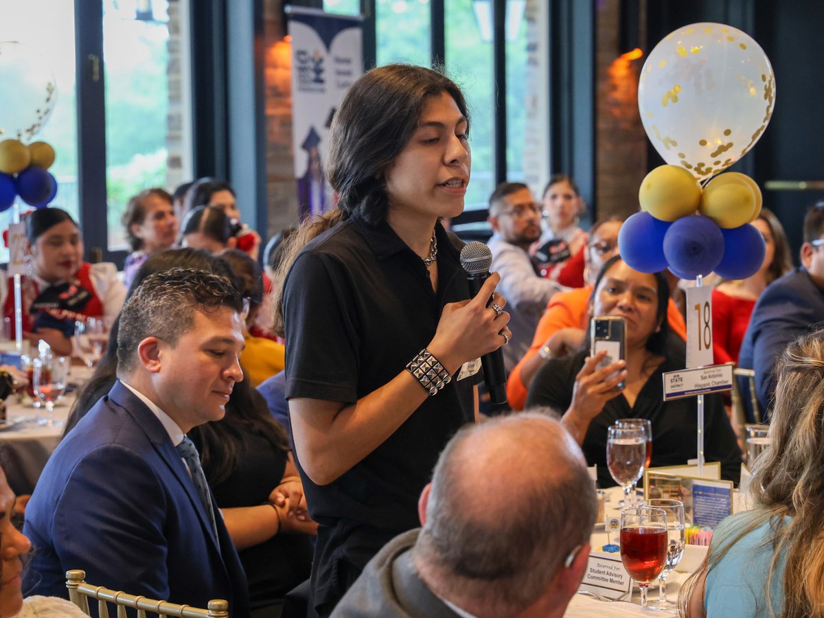 San Antonio ISD (@saisd) on Twitter photo We are so proud of our talented students for leading the conversation in the <a href="/SAISDFoundation/">SAISD Foundation</a> State of the District event!
¡Estamos muy orgullosos de nuestros talentosos estudiantes por liderar la conversación en el evento sobre la fundación del estado del distrito de SAISD! We are so proud of our talented students for leading the conversation in the <a href="/SAISDFoundation/">SAISD Foundation</a> State of the District event!
¡Estamos muy orgullosos de nuestros talentosos estudiantes por liderar la conversación en el evento sobre la fundación del estado del distrito de SAISD!