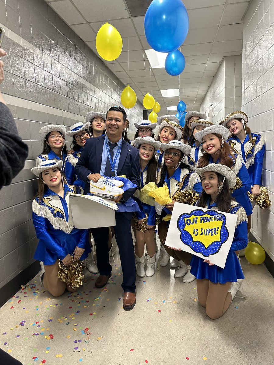 emet_crz's tweet image. This was my highlight of the day!!! @ChannelviewHS students and staff are the best!!! I’m truly blessed to work with this amazing group of educators and the best students in the nation! Feeling excited and happy!