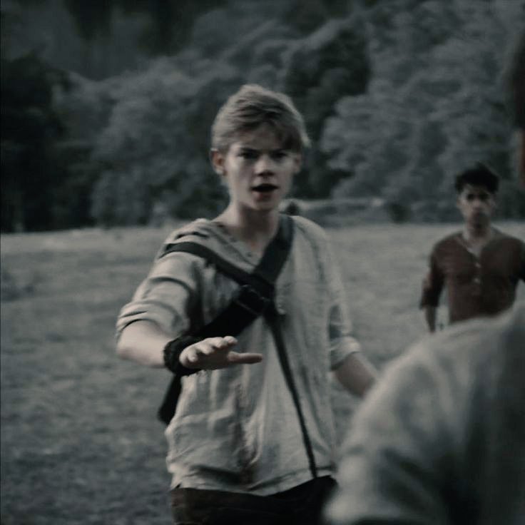 Strawb_erry_'s tweet image. ↬ algumas pérolas, desta vez, do Newt, o nosso loirinho favorito, que só vemos nos livros; a thread

⌕ #mazerunner | #tmr | #jamesdashner